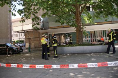 Stuttgart-Mitte: Grosseinsatz der Feuerwehr beim Landesarbeitsgericht wegen Gefahrstoff